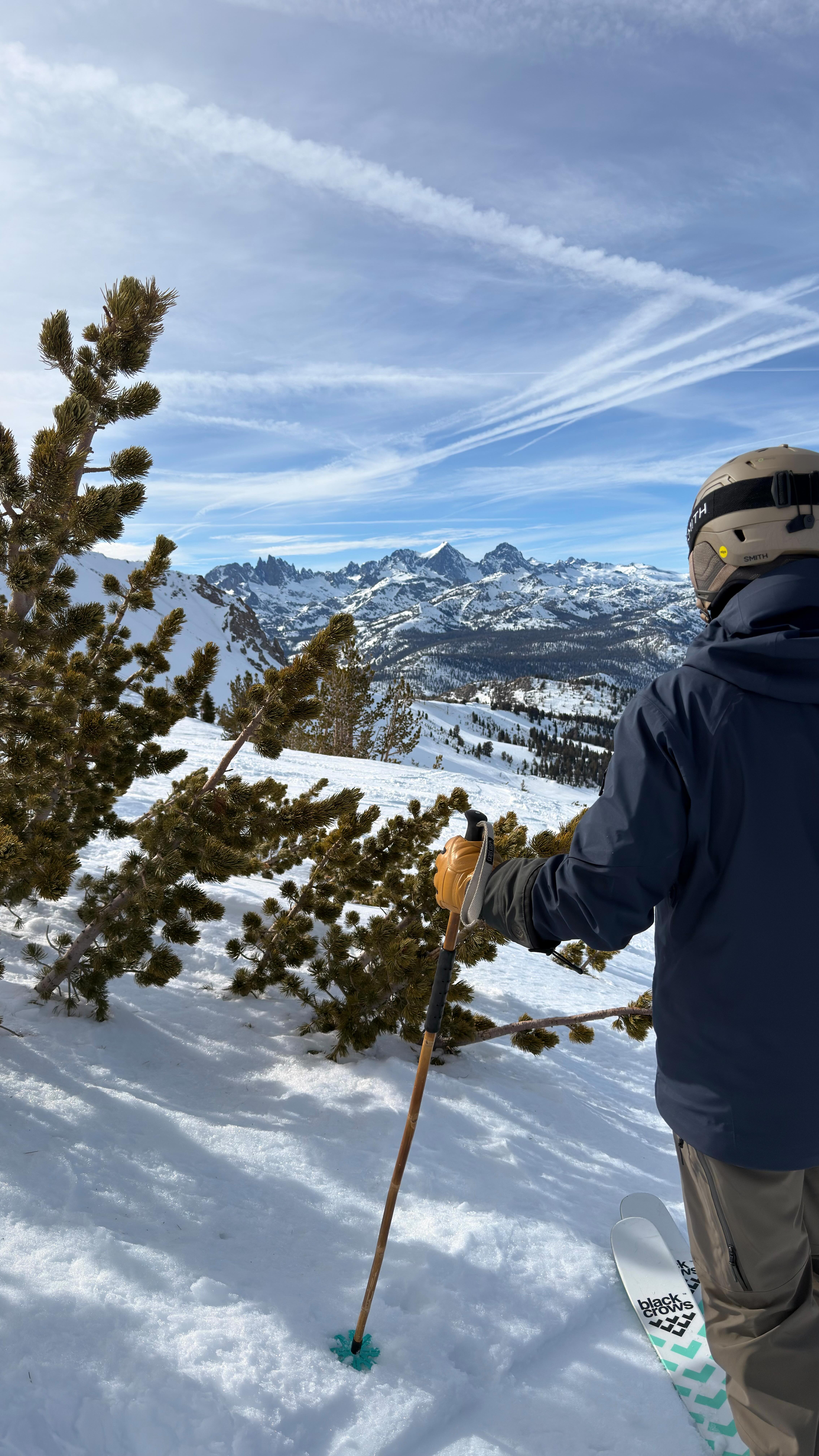 ✨Bring it @mammothmountain ✨After 2 days of wind, rain, and low visibility, today was true redemption with soft snow, bluebird skies, and all the views. 

I am sporting new Rossignol Sender Free 110 skis. They are wide, stable, cut through the crud, and love to turn. Today while in line at Chair 23, a young man said not many women ski on them and I was Bad Ass. 💪