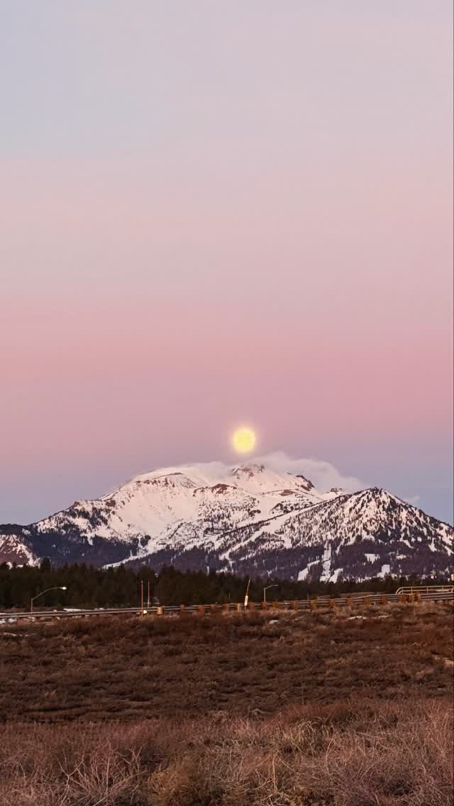 Mammoth Magic strikes again. 🪄

This morning started off cold and windy with a striking view of the full moon setting over Mammoth Mountain. 🌝

Usually cold and windy means icy slopes and a lot of unskiable terrain. Surprisingly, the snow was soft, powdery, and so smooth. @dbrosander and I explored some new lines on Cloud 9. As the day progressed, wind gusts increased, many lifts closed, but we still found good skiing. 

I am so thankful for my home ski mountain and this community. Can’t wait to make more turns tomorrow. 🥰