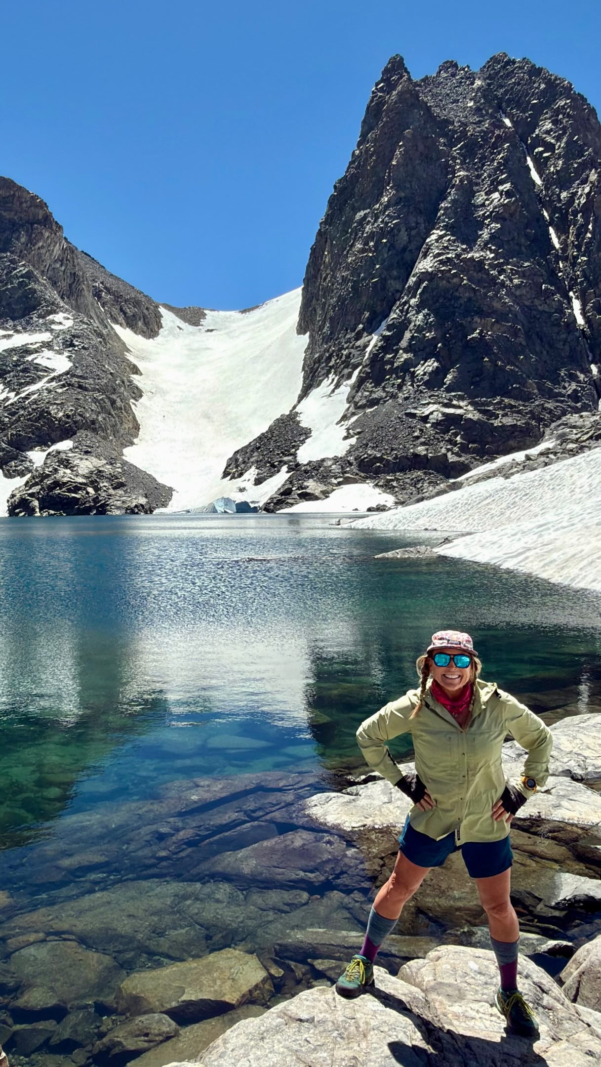 Highlights from Day 6 hiking Steve Roper’s Sierra High Route southbound.
Catherine Lake ➡️ Thousand Island Lake ➡️ Whitebark Pass ➡️ Above Ediza Lake

The day began with the route heading straight up with fun rock work and navigation on granite ramps beneath the towering Ritter Range. At the top we reached the stunning Lake Catherine. We then dropped to the turquoise waters of Thousand Island Lake hiking over a sea of talus and snow. 

From there, another cross-country climb led over Whitebark Pass, where the Minarets came into view. I finished the day camped high above Ediza Lake, watching the evening light paint one of the Sierra’s most iconic landscapes, Mount Ritter and Banner Peak. 

Another unforgettable day of rugged cross-country travel and spectacular alpine scenery.
#SierraHighRoute #SteveRoper #HighRoute #AnselAdamsWilderness